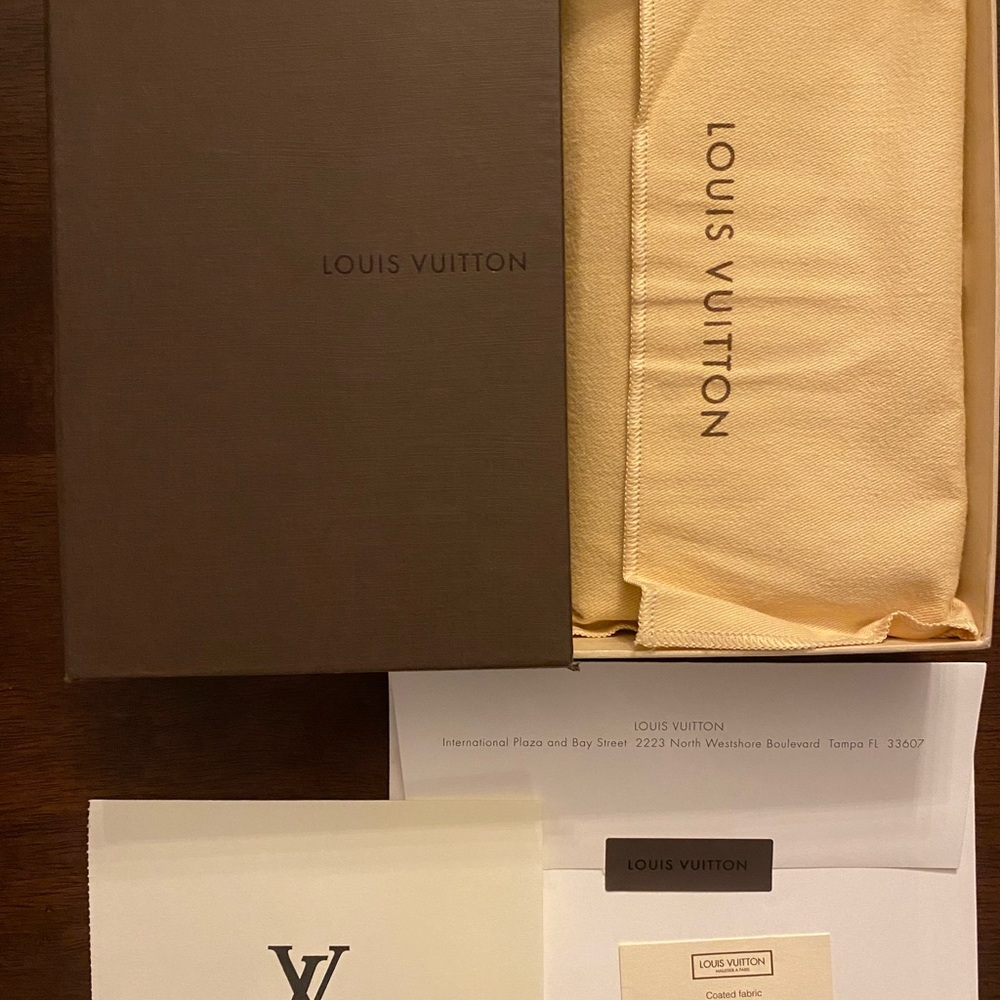 Louis Vuitton Emilie Wallet - Picture 8 of 15